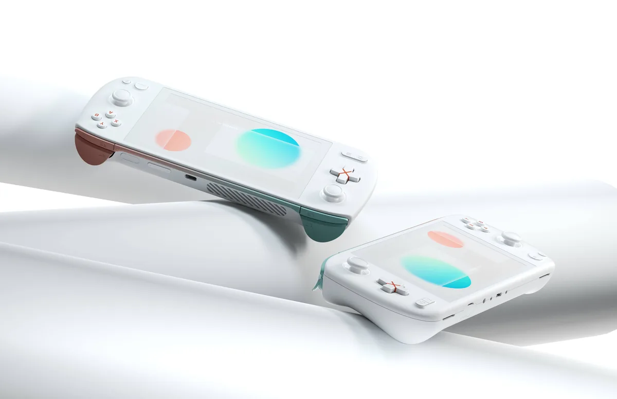 Ayaneo Air 1S - Demonstrating the featherweight 450g pocketable scale in handheld use